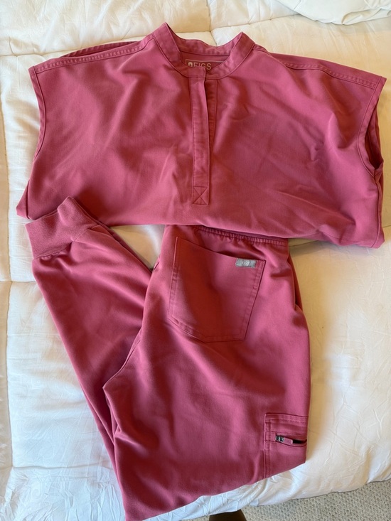 Figs Other - Figs Roseberry Pink Mandarined Collar Scrub Set
